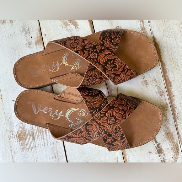 VERY G Sunny Day embossed faux leather boho sandals crisscross slides sz 10 EUC - Picture 1 of 12
